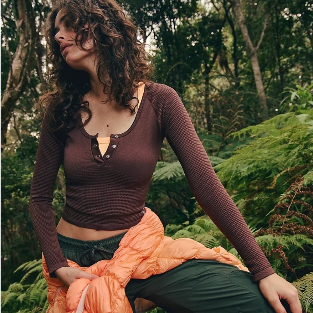 Free People Bali long sleeve Waffle stretch Henley Crop Top - Cocoa